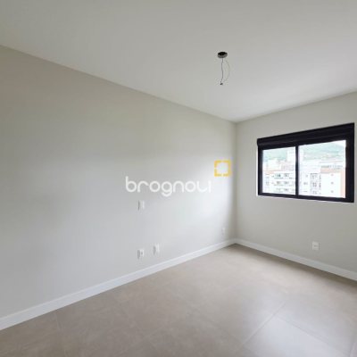 Apartamento com 94m², 3 quartos (sendo 1 suíte), 2 garagens, no bairro Saco Grande em Florianópolis