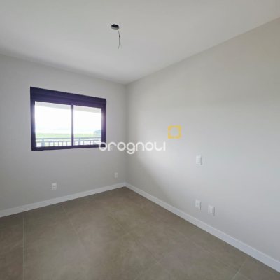 Apartamento com 94m², 3 quartos (sendo 1 suíte), 2 garagens, no bairro Saco Grande em Florianópolis