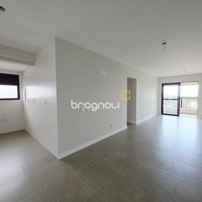 Apartamento com 94m², 3 quartos (sendo 1 suíte), 2 garagens, no bairro Saco Grande em Florianópolis