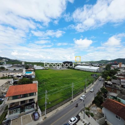 Apartamento com 94m², 3 quartos (sendo 1 suíte), 2 garagens, no bairro Saco Grande em Florianópolis