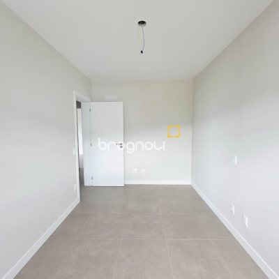 Apartamento com 94m², 3 quartos (sendo 1 suíte), 2 garagens, no bairro Saco Grande em Florianópolis
