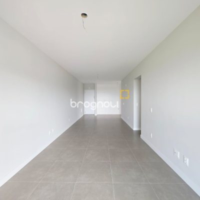 Apartamento com 94m², 3 quartos (sendo 1 suíte), 2 garagens, no bairro Saco Grande em Florianópolis