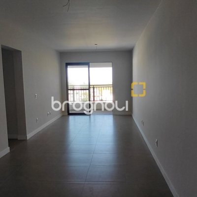 Apartamento com 94m², 3 quartos (sendo 1 suíte), 2 garagens, no bairro Saco Grande em Florianópolis