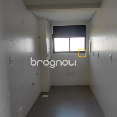 Apartamento com 94m², 3 quartos (sendo 1 suíte), 2 garagens, no bairro Saco Grande em Florianópolis