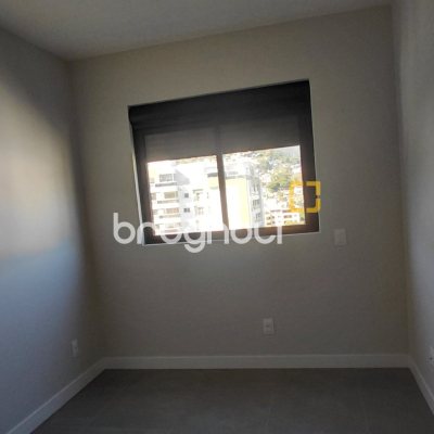 Apartamento com 94m², 3 quartos (sendo 1 suíte), 2 garagens, no bairro Saco Grande em Florianópolis