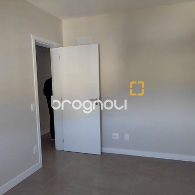 Apartamento com 94m², 3 quartos (sendo 1 suíte), 2 garagens, no bairro Saco Grande em Florianópolis