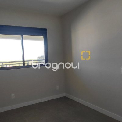 Apartamento com 94m², 3 quartos (sendo 1 suíte), 2 garagens, no bairro Saco Grande em Florianópolis