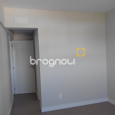Apartamento com 94m², 3 quartos (sendo 1 suíte), 2 garagens, no bairro Saco Grande em Florianópolis