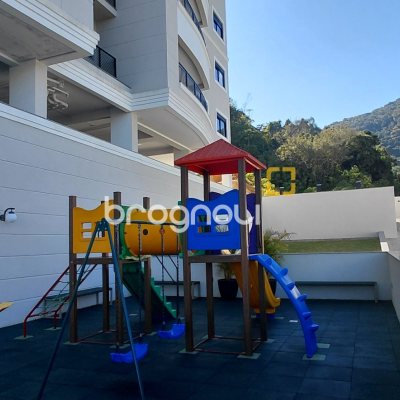 Apartamento com 94m², 3 quartos (sendo 1 suíte), 2 garagens, no bairro Saco Grande em Florianópolis