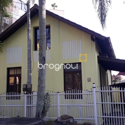 Casa de Condomínio com 240m², 4 quartos, 2 garagens, no bairro Canasvieiras em Florianópolis