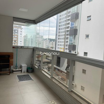 Apartamento com 155m², 4 quartos (sendo 4 suítes), 3 garagens, no bairro Campinas em São José