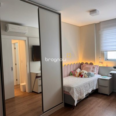 Apartamento com 155m², 4 quartos (sendo 4 suítes), 3 garagens, no bairro Campinas em São José