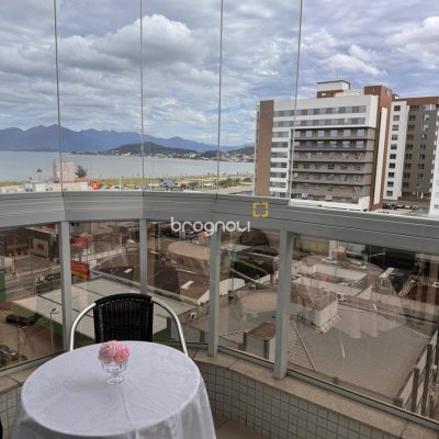 Apartamento com 155m², 4 quartos (sendo 4 suítes), 3 garagens, no bairro Campinas em São José