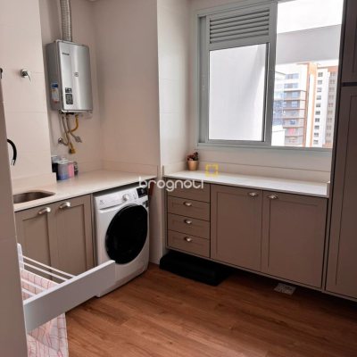 Apartamento com 155m², 4 quartos (sendo 4 suítes), 3 garagens, no bairro Campinas em São José