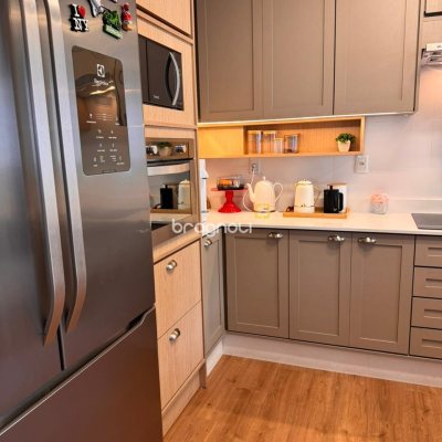 Apartamento com 155m², 4 quartos (sendo 4 suítes), 3 garagens, no bairro Campinas em São José