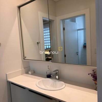 Apartamento com 155m², 4 quartos (sendo 4 suítes), 3 garagens, no bairro Campinas em São José