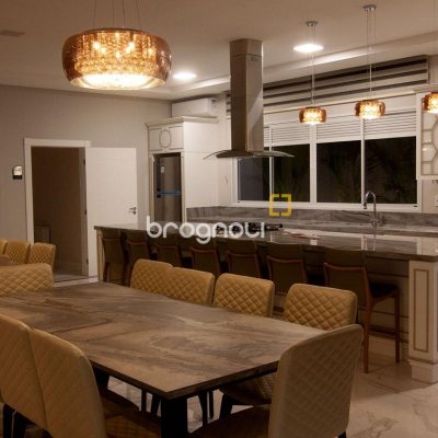 Apartamento com 155m², 4 quartos (sendo 4 suítes), 3 garagens, no bairro Campinas em São José