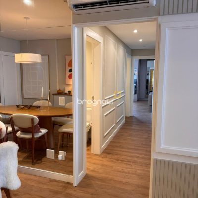 Apartamento com 155m², 4 quartos (sendo 4 suítes), 3 garagens, no bairro Campinas em São José