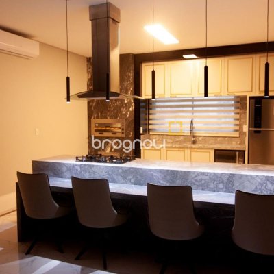 Apartamento com 155m², 4 quartos (sendo 4 suítes), 3 garagens, no bairro Campinas em São José