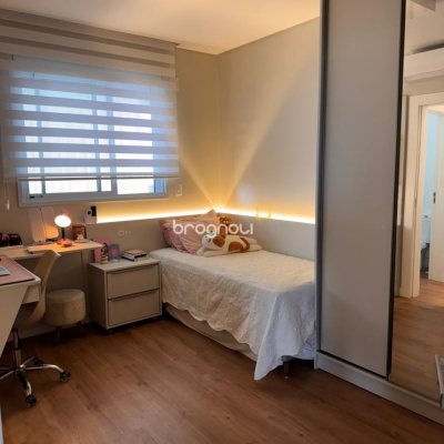 Apartamento com 155m², 4 quartos (sendo 4 suítes), 3 garagens, no bairro Campinas em São José