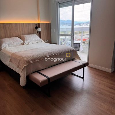 Apartamento com 155m², 4 quartos (sendo 4 suítes), 3 garagens, no bairro Campinas em São José