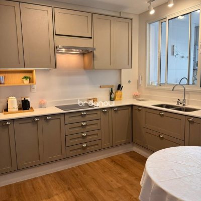 Apartamento com 155m², 4 quartos (sendo 4 suítes), 3 garagens, no bairro Campinas em São José