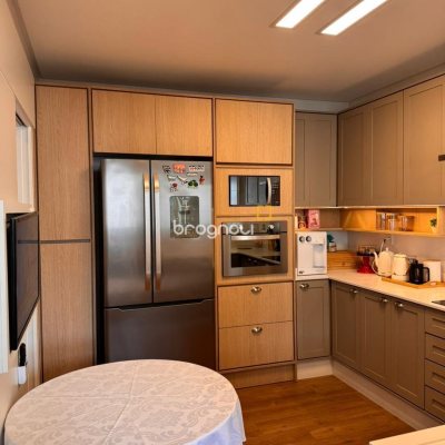Apartamento com 155m², 4 quartos (sendo 4 suítes), 3 garagens, no bairro Campinas em São José