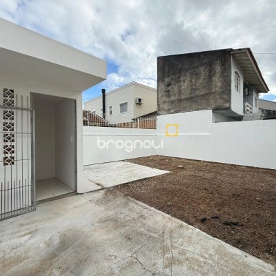 Casa com 62m², 2 quartos, 3 garagens, no bairro Forquilhas em São José