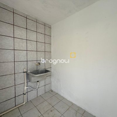 Casa com 62m², 2 quartos, 3 garagens, no bairro Forquilhas em São José