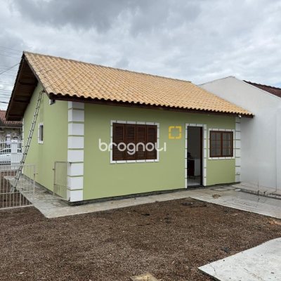Casa com 62m², 2 quartos, 3 garagens, no bairro Forquilhas em São José