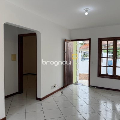 Casa com 62m², 2 quartos, 3 garagens, no bairro Forquilhas em São José