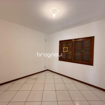 Casa com 62m², 2 quartos, 3 garagens, no bairro Forquilhas em São José