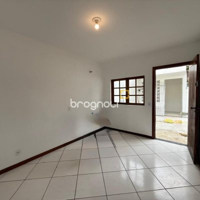 Casa com 62m², 2 quartos, 3 garagens, no bairro Forquilhas em São José