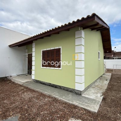 Casa com 62m², 2 quartos, 3 garagens, no bairro Forquilhas em São José