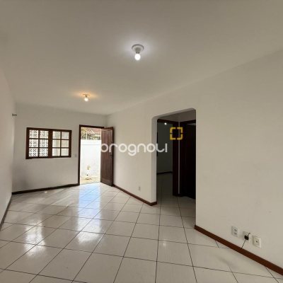 Casa com 62m², 2 quartos, 3 garagens, no bairro Forquilhas em São José