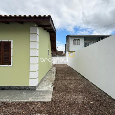 Casa com 62m², 2 quartos, 3 garagens, no bairro Forquilhas em São José