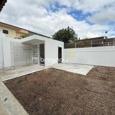 Casa com 62m², 2 quartos, 3 garagens, no bairro Forquilhas em São José