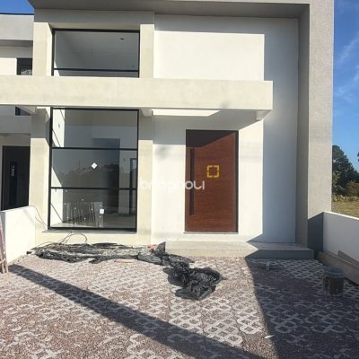Casa com 94m², 3 quartos (sendo 1 suíte), 2 garagens, no bairro Ingleses do Rio Vermelho em Florianópolis