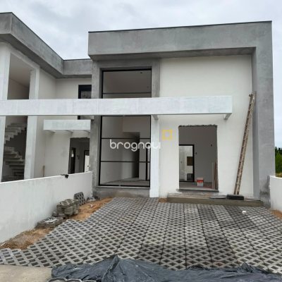 Casa com 94m², 3 quartos (sendo 1 suíte), 2 garagens, no bairro Ingleses do Rio Vermelho em Florianópolis