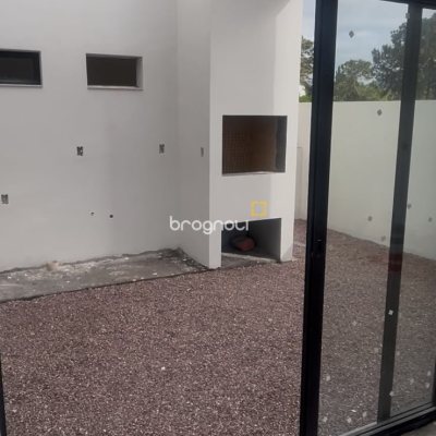 Casa com 94m², 3 quartos (sendo 1 suíte), 2 garagens, no bairro Ingleses do Rio Vermelho em Florianópolis