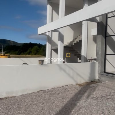 Casa com 94m², 3 quartos (sendo 1 suíte), 2 garagens, no bairro Ingleses do Rio Vermelho em Florianópolis