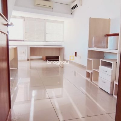 Sala com 161m², 4 garagens, no bairro Centro em Florianópolis
