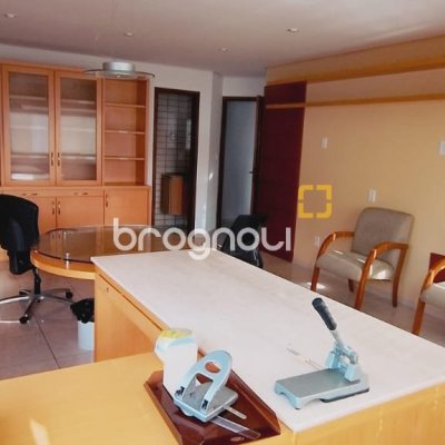 Sala com 161m², 4 garagens, no bairro Centro em Florianópolis