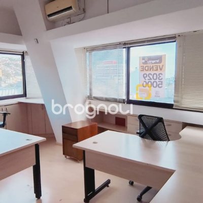 Sala com 161m², 4 garagens, no bairro Centro em Florianópolis