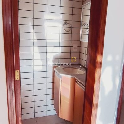 Sala com 161m², 4 garagens, no bairro Centro em Florianópolis