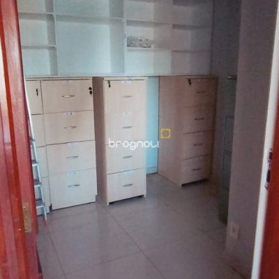 Sala com 161m², 4 garagens, no bairro Centro em Florianópolis