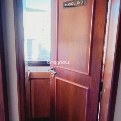 Sala com 161m², 4 garagens, no bairro Centro em Florianópolis