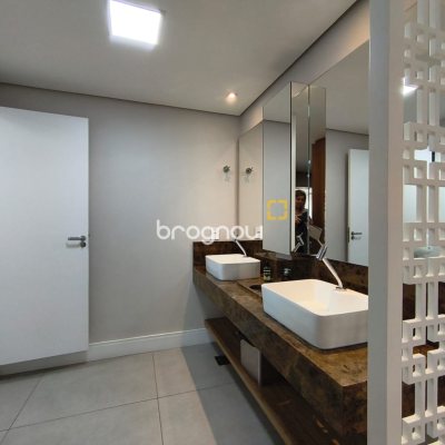 Apartamento com 128m², 4 quartos (sendo 1 suíte), 2 garagens, no bairro Canto em Florianópolis