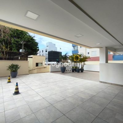 Apartamento com 128m², 4 quartos (sendo 1 suíte), 2 garagens, no bairro Canto em Florianópolis