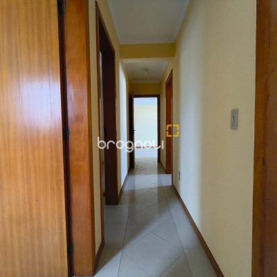 Apartamento com 128m², 4 quartos (sendo 1 suíte), 2 garagens, no bairro Canto em Florianópolis